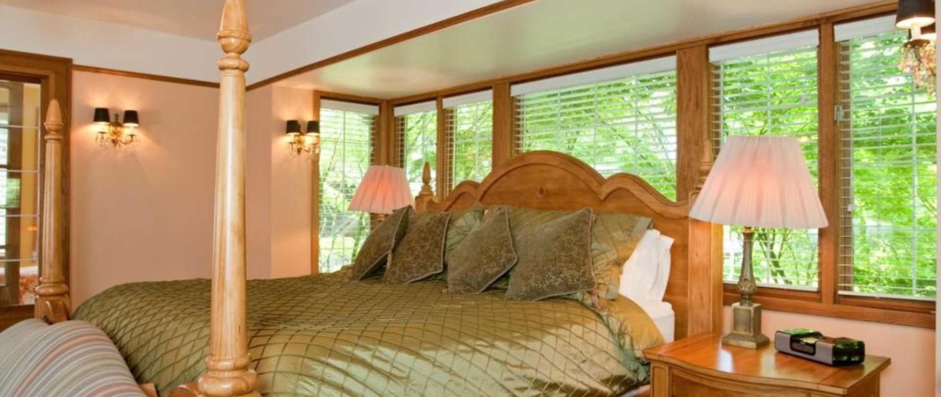 Bacon Mansion Bed and Breakfast
