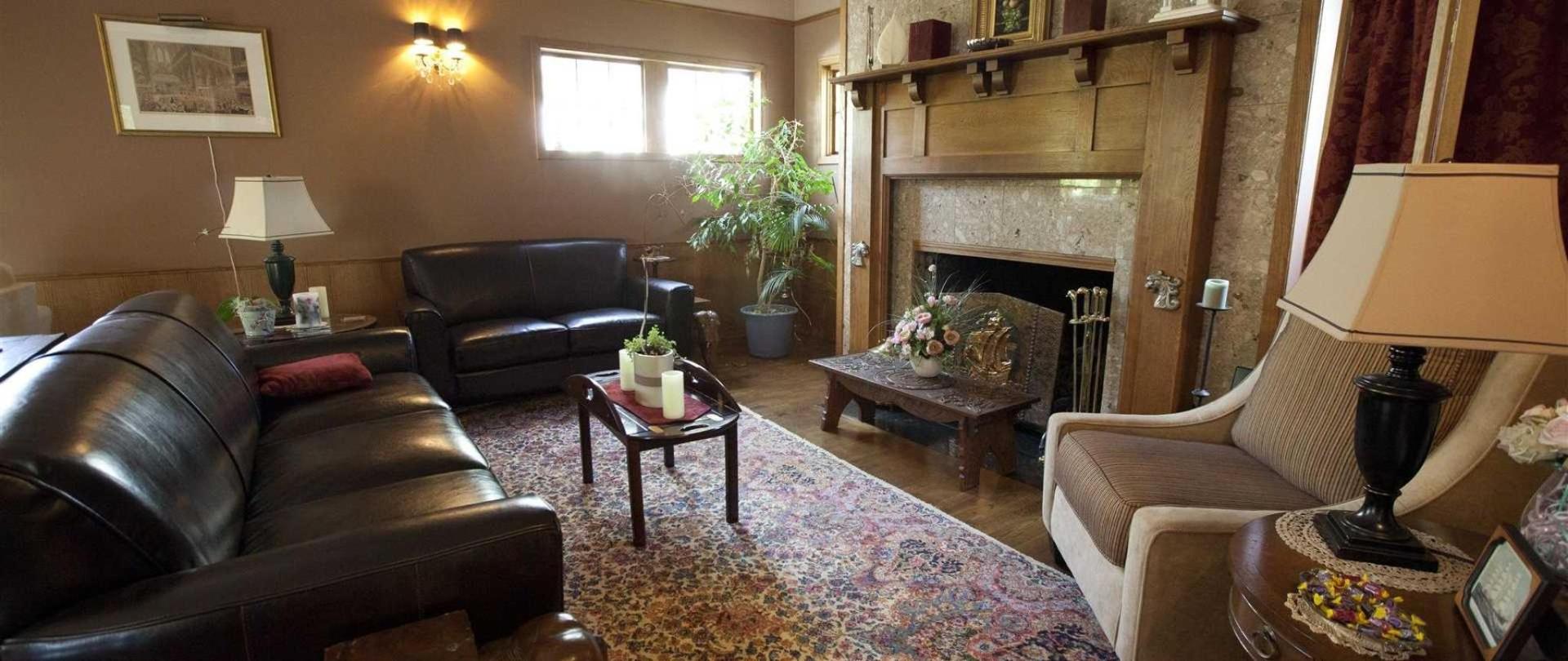 Bacon Mansion Bed and Breakfast